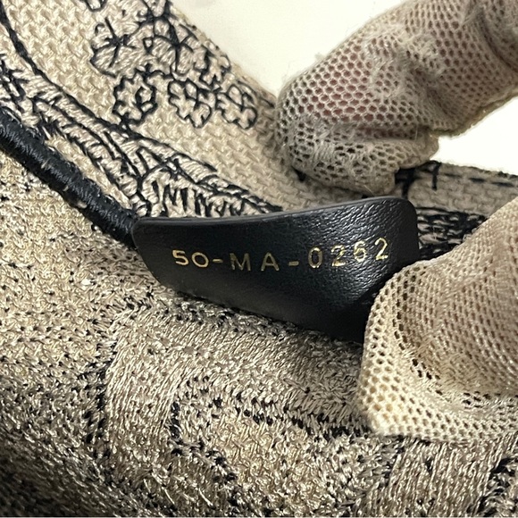 139 Pre Owned Auth CHN DIOR 3D Embroidered Dioriviera Tote Bag Blue 50.MA.0262 - Picture 5 of 9